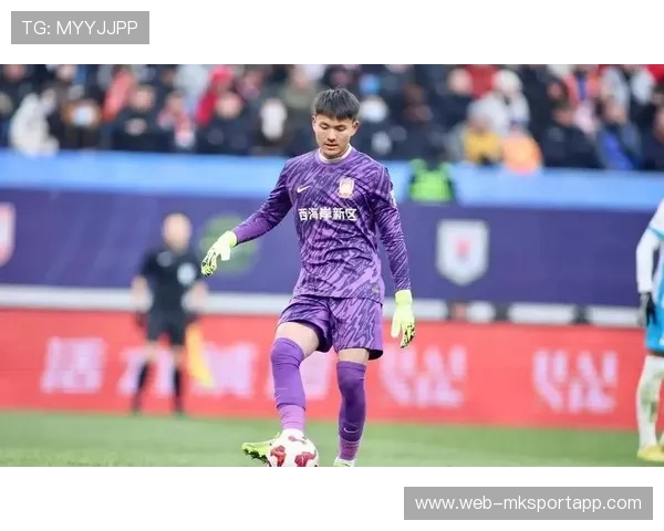 球员在媒体日的真实言论引发热议，足球媒体人